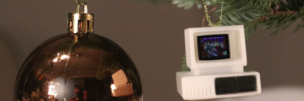 Nem vicc: karácsonyfadíszen fut a Doom